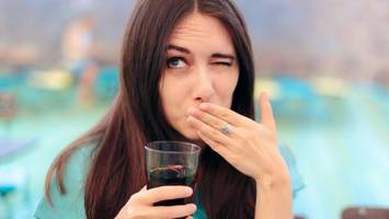 Alkohol löst die Zunge? Wie er beim Lernen von Fremdsprachen hilft