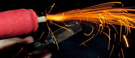 Unbekannter wirft Böller durch geöffnetes Wohnungsfenster in Augsburg