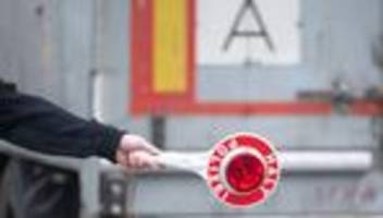 Drogen am Steuer: Lastwagenfahrer unter Drogen gefährdet Gegenverkehr