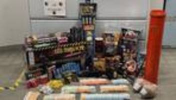 Kriminalität: Neukölln: Polizei findet Kugelbomben und Waffen in Wohnungen