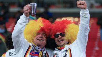 kurioses fußballjahr: rekorde, skandale – und leere arenen