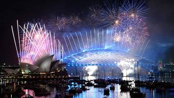 spektakuläres feuerwerk in sydney: australier läuten neues jahr ein