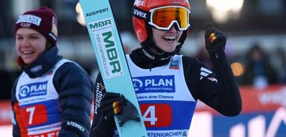 skispringen in garmisch-partenkirchen: selina freitag feiert podest-premiere bei letzter »two-nights-tour«