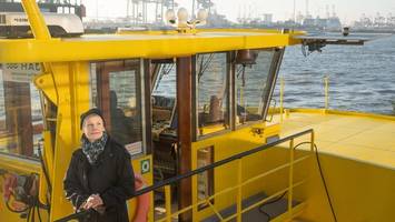 Silvester 2025: Wenn Hamburgs Hafen funkelt, steht sie am Ruder