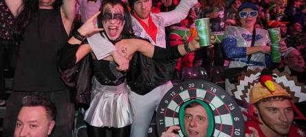 Es riecht nach Bier und Schweiß: So läuft ein Besuch bei der Darts-WM in London ab