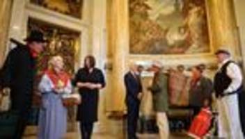 Brauchtum: Tschentscher begrüßt Bürger zum Neujahrsempfang im Rathaus