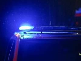 autofahrer erfasst fünfjährigen: feuer, streit, unfälle - silvesternacht endet vielfach tödlich