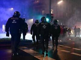 Nicht als Berufsrisiko abtun: Gewerkschaften und Politik verurteilen Gewalt gegen Feuerwehr und Polizei