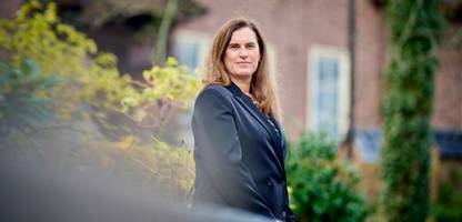 ellen moons ist erste frau an der spitze der königlich-schwedischen akademie