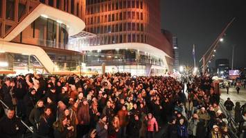 9000 hamburger tanzen trotz schietwetter bei zdf-silvesterparty ins neue jahr