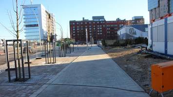 dauerbaustelle: kleiner platz im hafen wird einfach nicht fertig