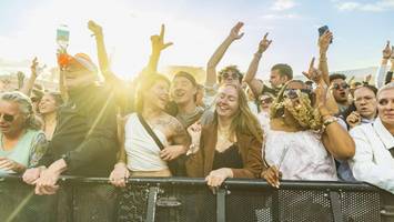 Gästelistenschnorrer, Dauerquatscher, Influencer: Hamburgs nervigste Konzertfans