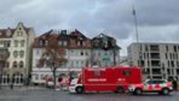 Feuer in Altstadt: Feuerwehr wegen Brand am Erfurter Domplatz weiter im Einsatz