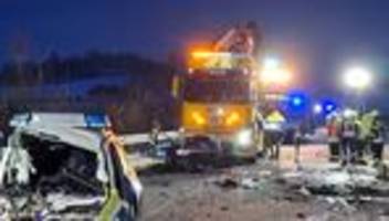 laufende ermittlungen: polizist stirbt bei unfall – verletzte außer lebensgefahr