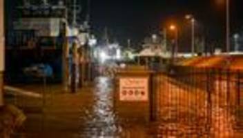 Wetter: Hochwasser und Sturmflut im Norden - keine größeren Schäden