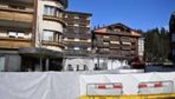 crans-montana: sprühfontänen auf champagnerflaschen lösten feuer in bar aus