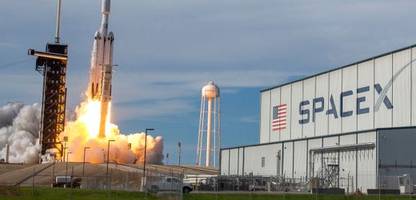wegen kollisionsgefahr: spacex schickt starlink-satelliten in tiefere umlaufbahn