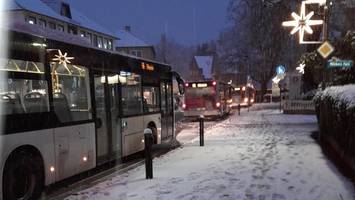 Chaos in Reinbek: Sieben Busse bleiben im Berufsverkehr liegen