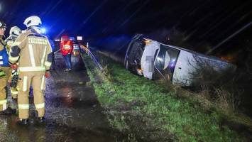 Schnee- und Eisglätte führen zu Unfallserie auf A23 und A7