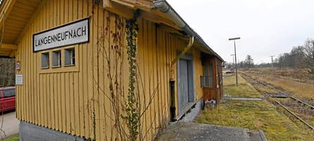 im alten bahnhofsgebäude ist die zeit stehen geblieben