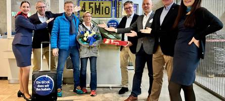 Feierlicher Empfang für Rekord-Passagiere: Flughafen Nürnberg 2025 mit über 4,5-Millionen Gästen