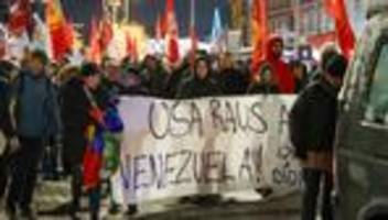 protestzug: demonstration in hamburg - usa raus aus venezuela