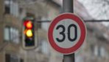 Verkehr: Studie zu Tempo 30: Weniger Unfälle, kaum längere Fahrzeit