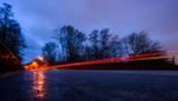 verkehr: unfälle und sperrungen bei schnee und glätte im norden