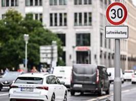 Bei flächendeckender Einführung: Studie: Autofahrer brauchen bei Tempo 30 in Großstädten kaum länger