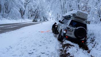 Hamburger Süden versinkt im Schnee – Helfer landen selbst im Graben