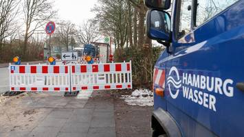 wasserrohrbruch: kreuzung kollaustraße/papenreye gesperrt