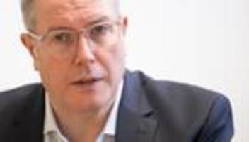 Reform der Alterssicherung: Schweitzer: KI muss ins Rentensystem einzahlen