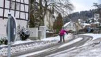 Schnee und Glätte: Winterwetter hält auch zu Beginn der neuen Woche an