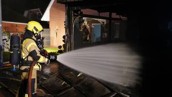 brennende garage in heist löst großeinsatz der feuerwehr aus