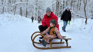 Schneemann bauen, Rodeln oder Laufen: Bergedorfer genießen den Winter