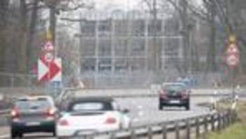 raser: mehr als doppelt so schnell am ende der autobahn