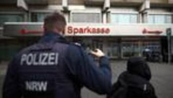 Gelsenkirchen: Ermittler finden Autokennzeichen nach Einbruch in Sparkassentresor