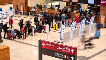 nach wintereinbruch: so läuft es am flughafen ber