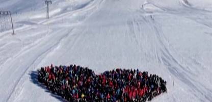 Crans-Montana hat der Opfer der Feuer-Katastrophe gedacht: Trauer auf der Skipiste