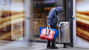 rentner aus hamburg wird grundsicherung gekürzt – wegen pfandflaschen