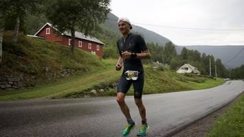 unterhose, dixi-klo und ein traum: „tagesschau“-sprecher gibt kuriose einblicke