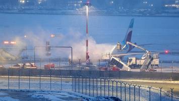 Diese Flüge fallen in Hamburg aus – „Elefanten“ bekämpfen Schnee und Eis