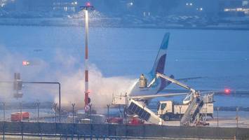 Flughafen Hamburg: Diese Flüge fallen aus – „Elefanten“ bekämpfen Schnee und Eis