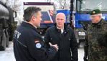 Stromnetz-Anschlag: Stromausfall in Berlin: Wegner besucht THW und Bundeswehr