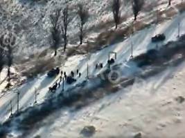 angriff weit hinter der front: himars-schlag zerstört russische kolonne bei pokrowsk