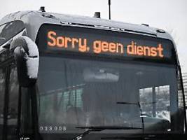 Schneechaos in Europa: In den Niederlanden geht nichts mehr - Megastau auch um Paris