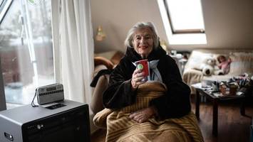 Stromausfall in Berlin: Wie diese 90-Jährige der Kälte trotzt – „Fantastisch“