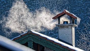 familie erleidet vergiftung – schornsteinfeger warnt vor alten kaminöfen