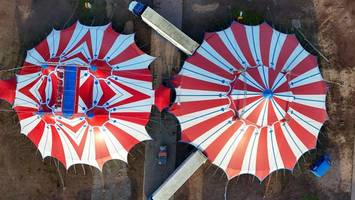 Weihnachtscircus wird zum Albtraum: Akrobaten stürzen in zehn Metern Höhe ab