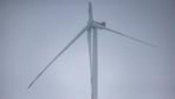 autobahn-sperrung: windrad-flügel abgeknickt – a44 wieder frei